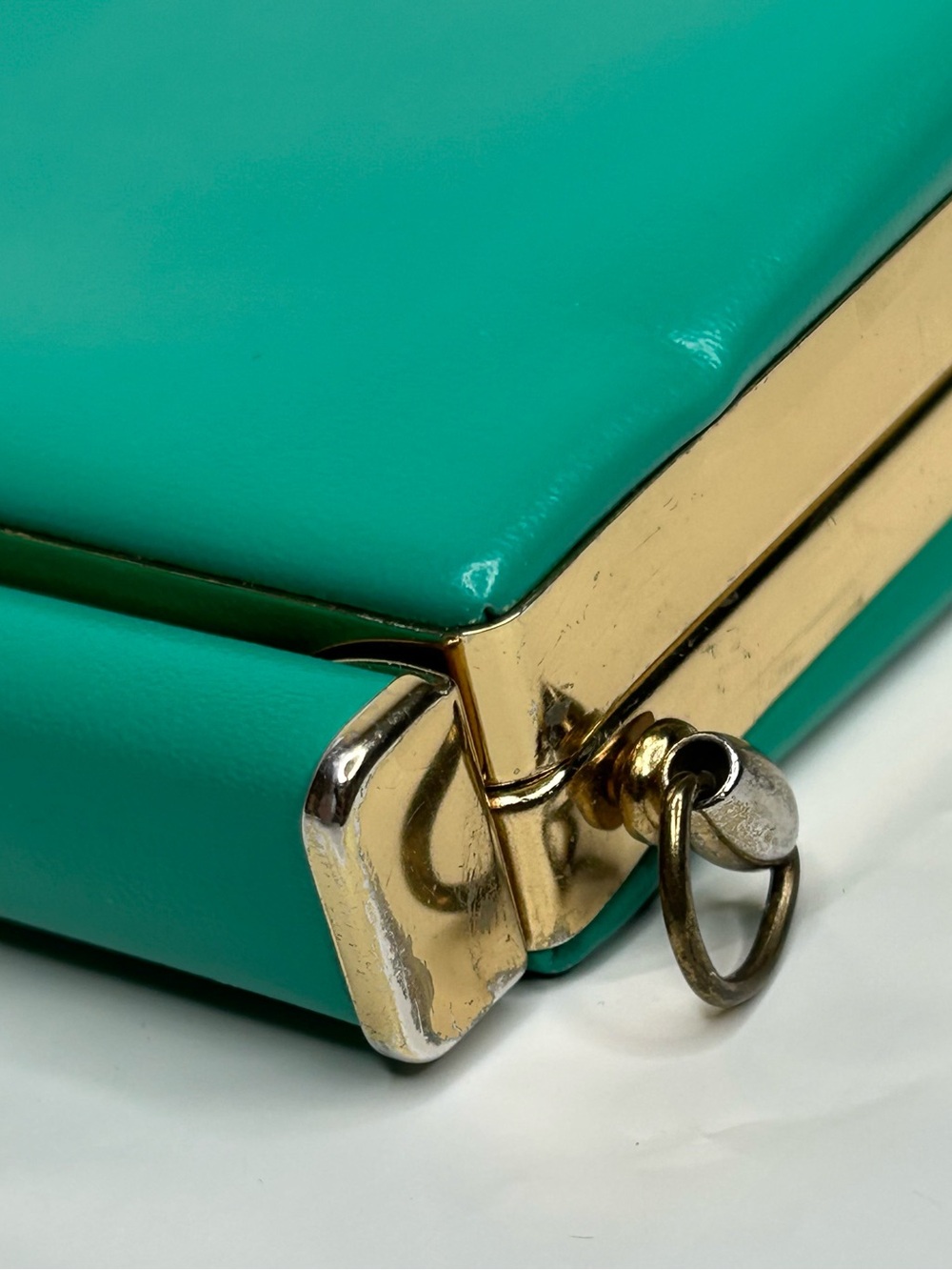 Vintage Green Leatherette Convertible Clutch with detachable strap - Picture 4 of 10